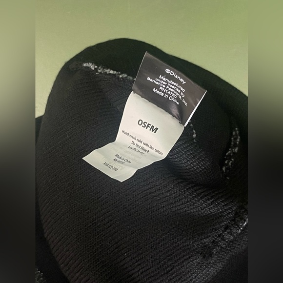 NWT Minnie Mouse Beanie & Glove Set - Picture 7 of 9